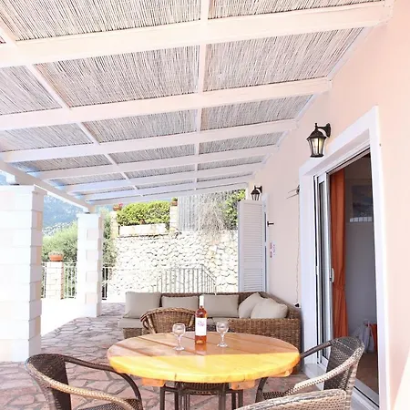 Villa Irida, Morfeas, Ariadni